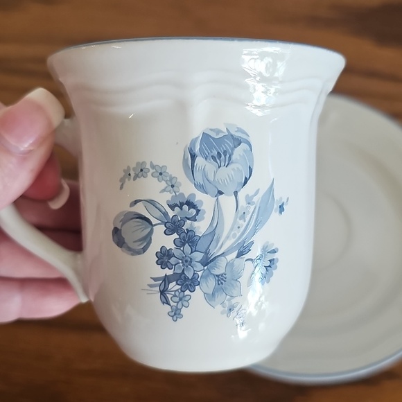 Brick Oven Stoneware Blue Floral Teacup and Saucer - Picture 4 of 8